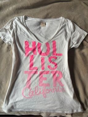 Vintage Hollister White V-Neck Tee with Hot Pink Graphic